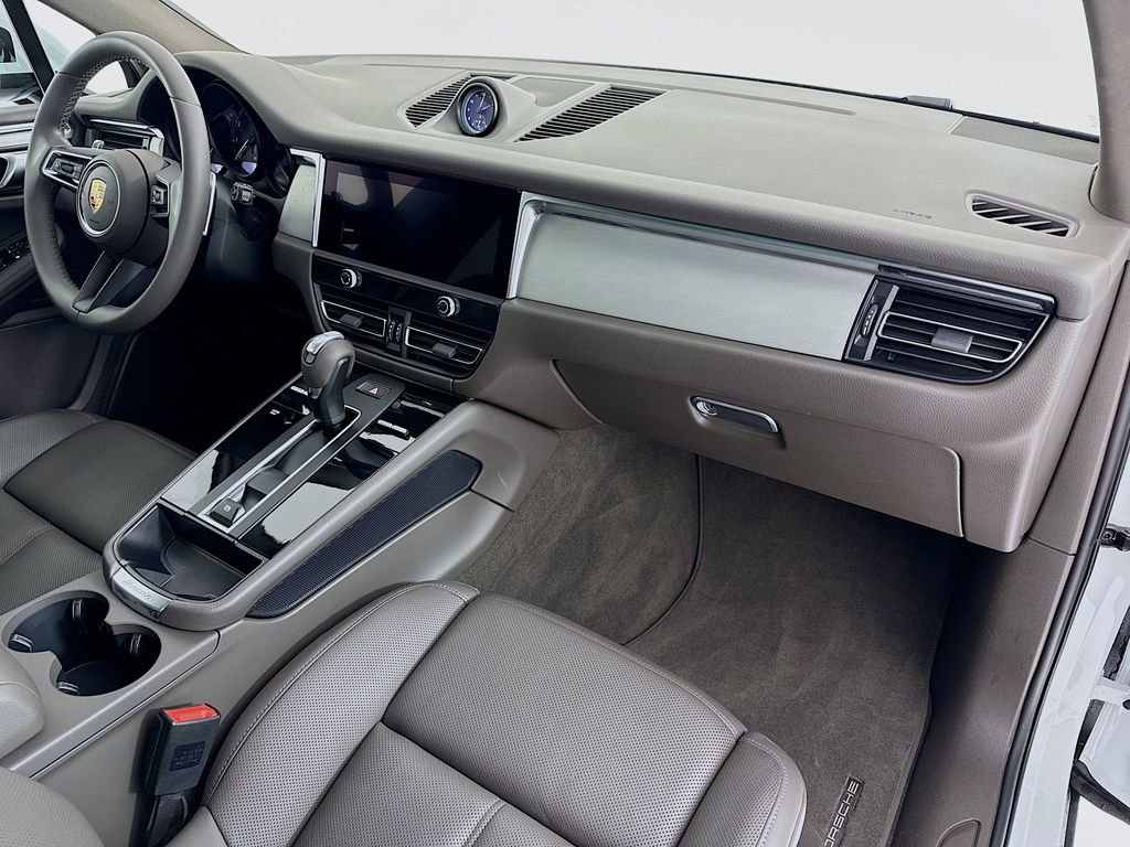 Certified 2023 Porsche Macan Turbo AWD/4WD image 32
