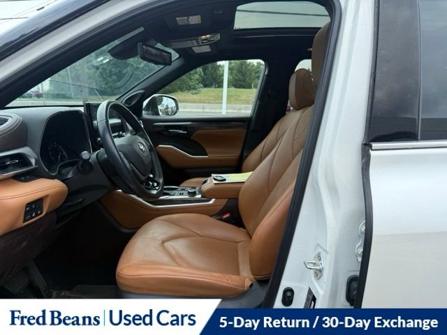 Used 2020 Toyota Highlander Platinum AWD/4WD image 23