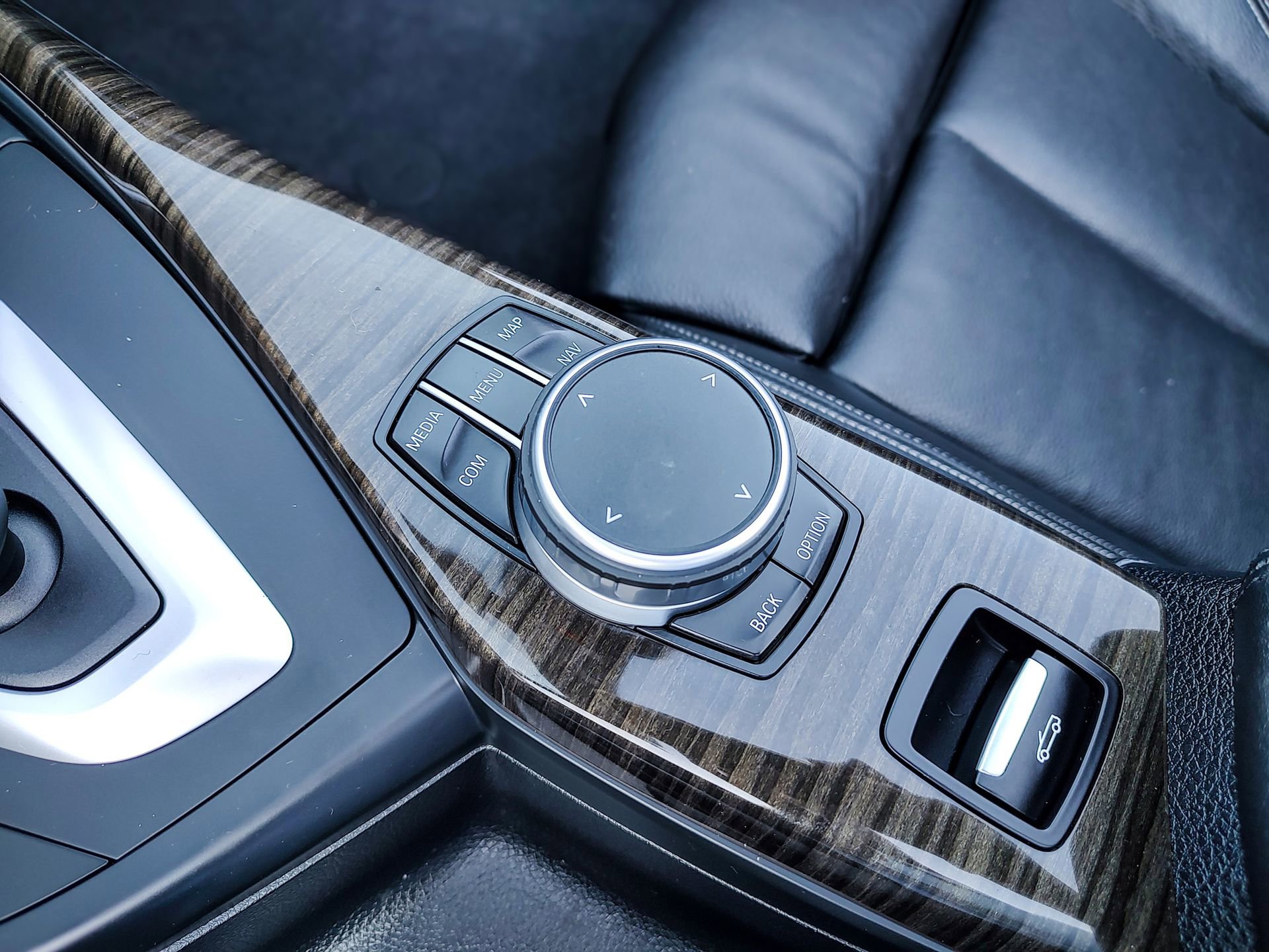 Used 2020 BMW 230i xDrive Convertible w/ Premium Package image 15