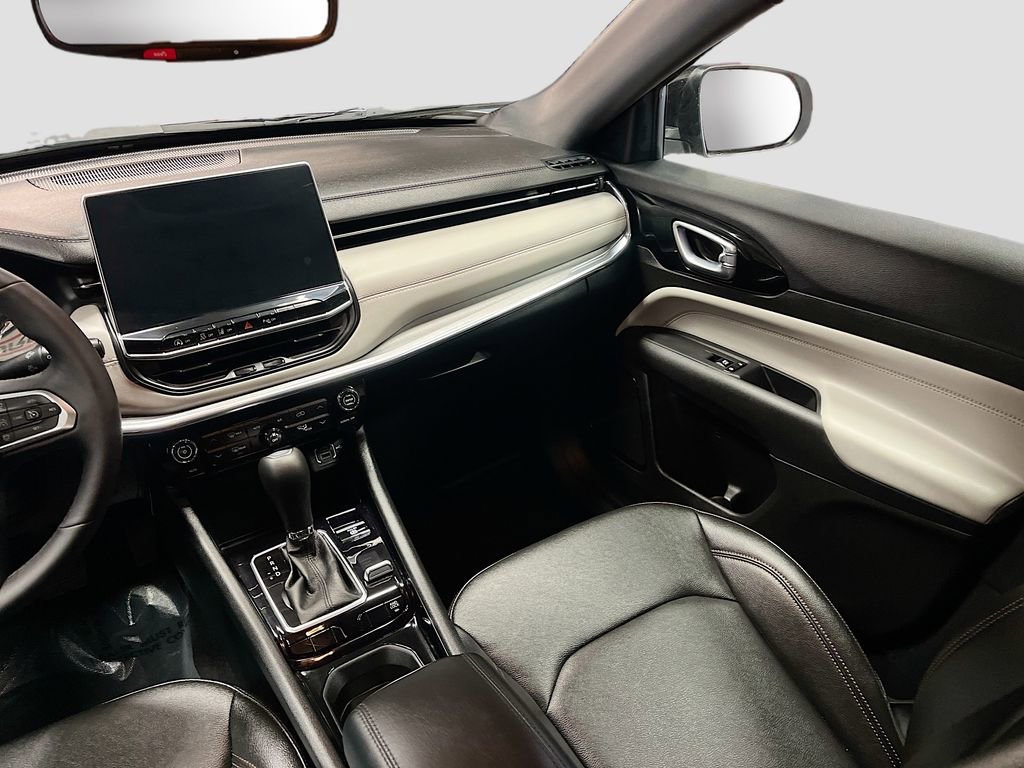 Used 2024 Jeep Compass Limited image 22