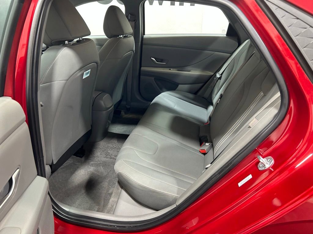 Used 2024 Hyundai Elantra SEL image 17