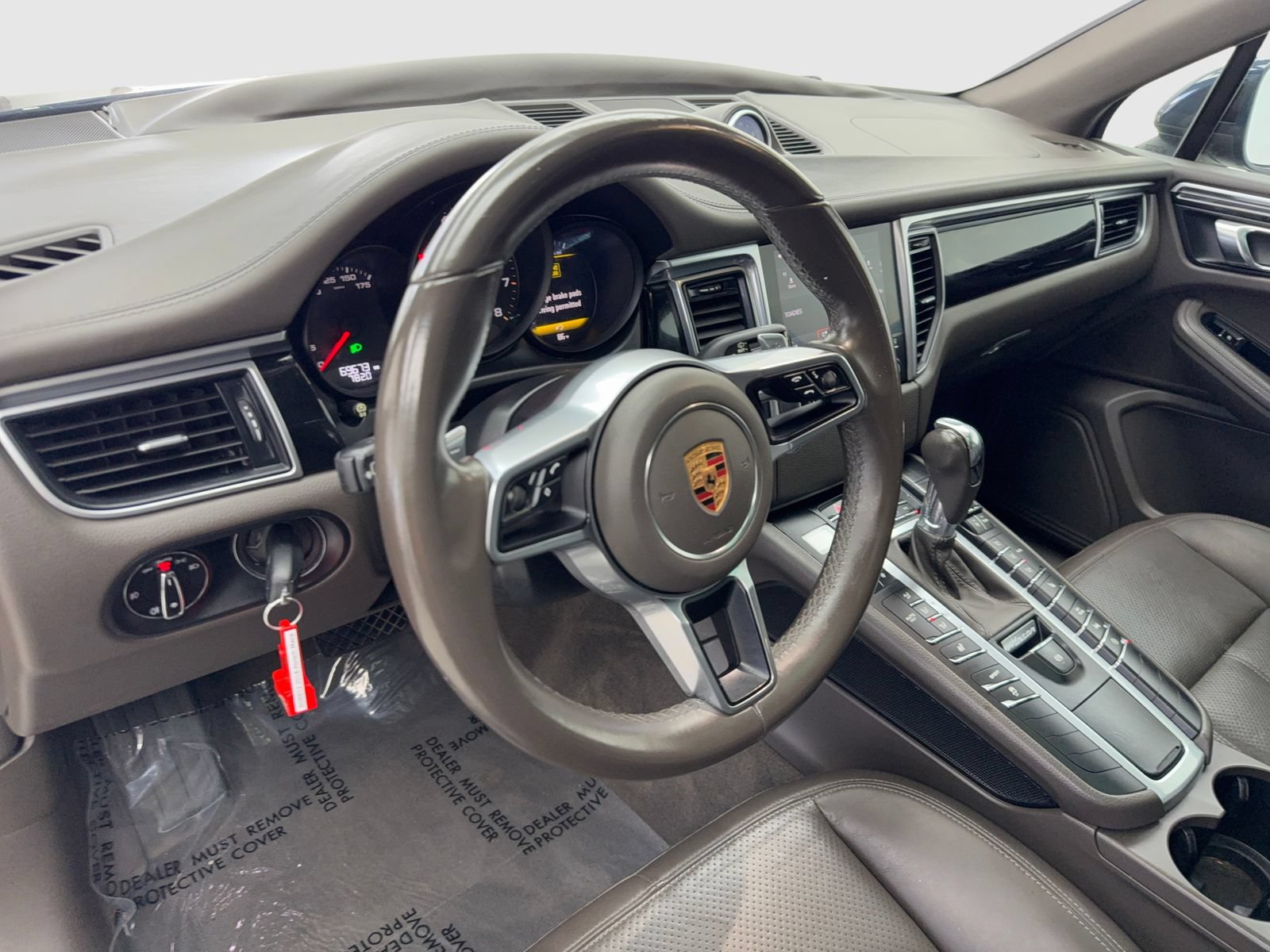 Used 2018 Porsche Macan AWD/4WD image 18