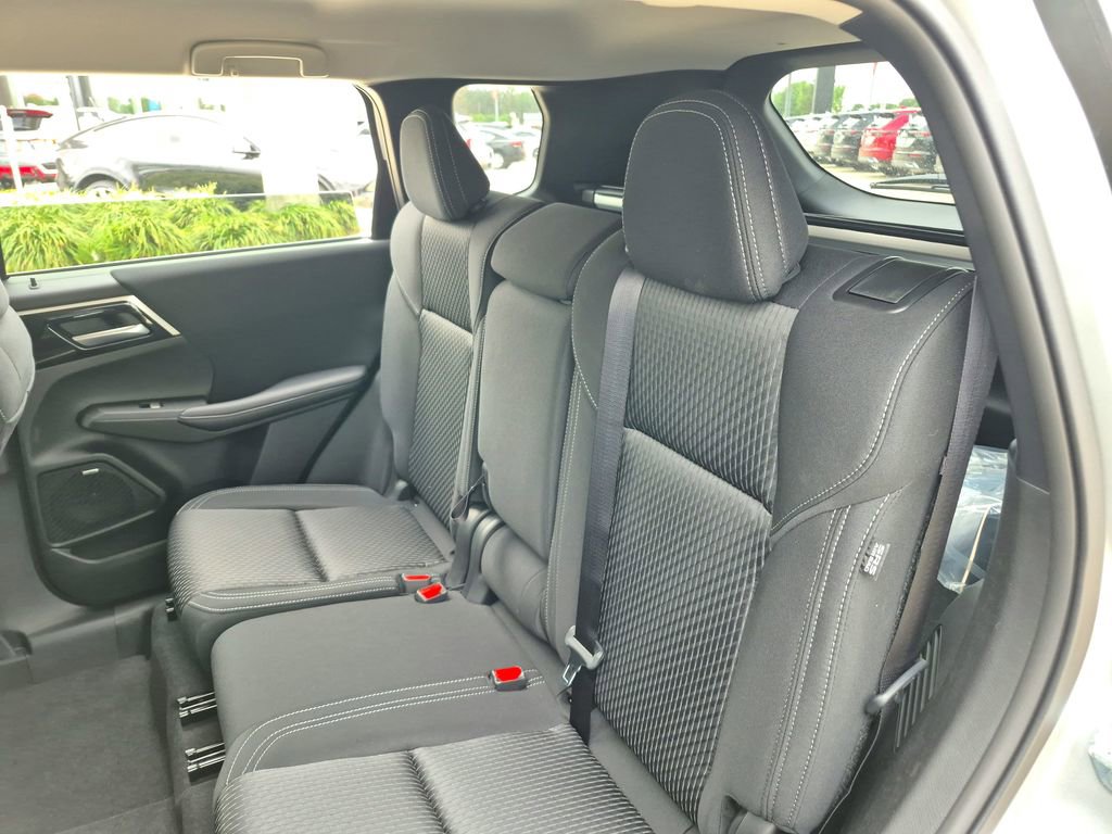 New 2026 Mitsubishi Outlander ES image 21