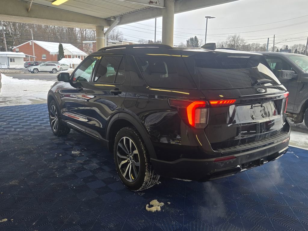 Used 2025 Ford Explorer ST-Line image 5