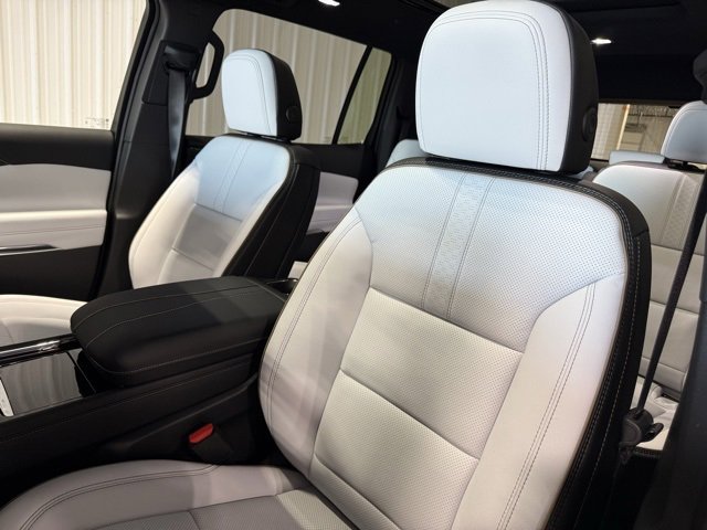 New 2026 Chevrolet Traverse High Country w/ LPO, Floor Liner Package image 12