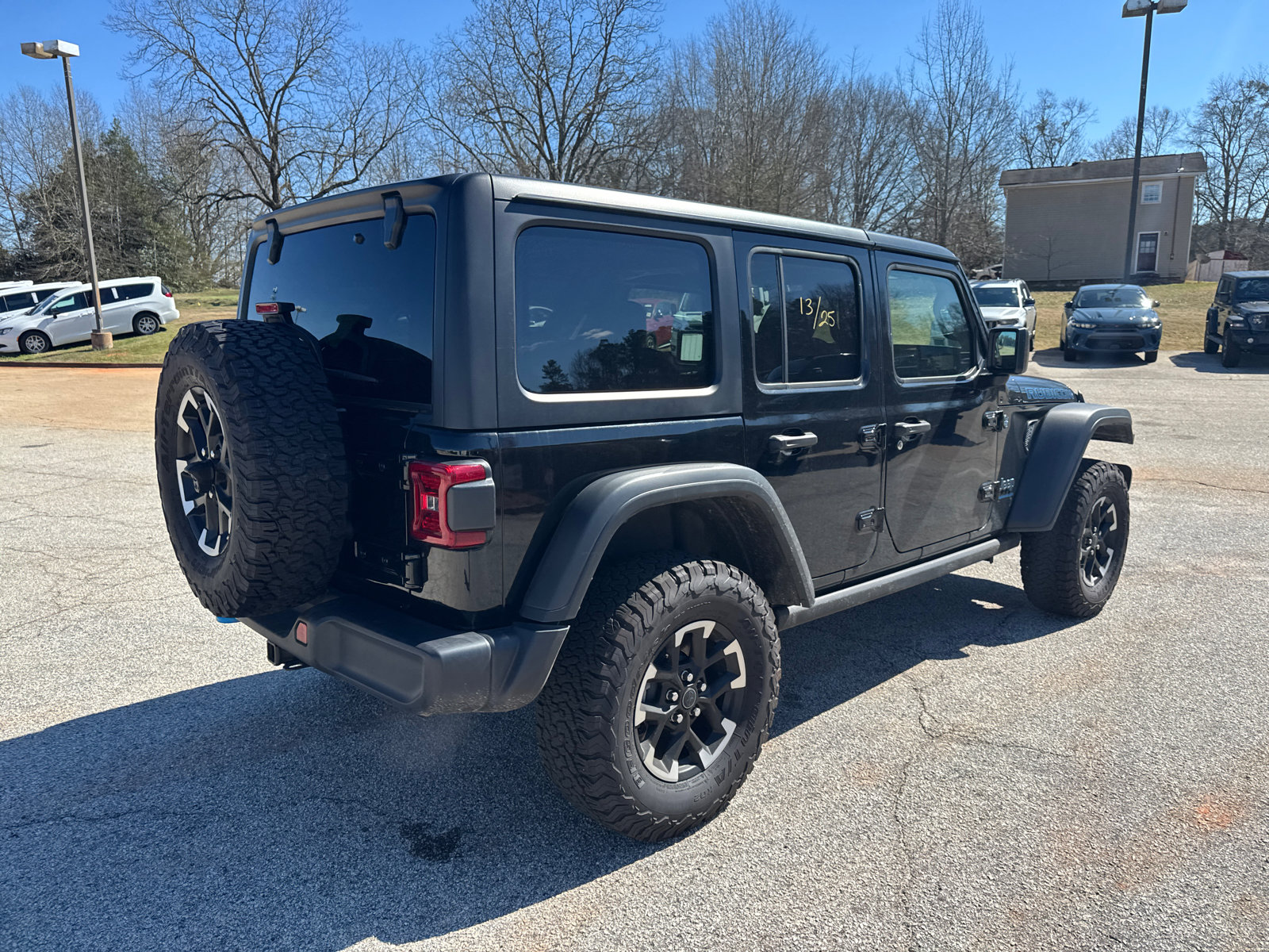 Used 2025 Jeep Wrangler Unlimited Rubicon 4xe w/ Convenience Group AWD/4WD image 5