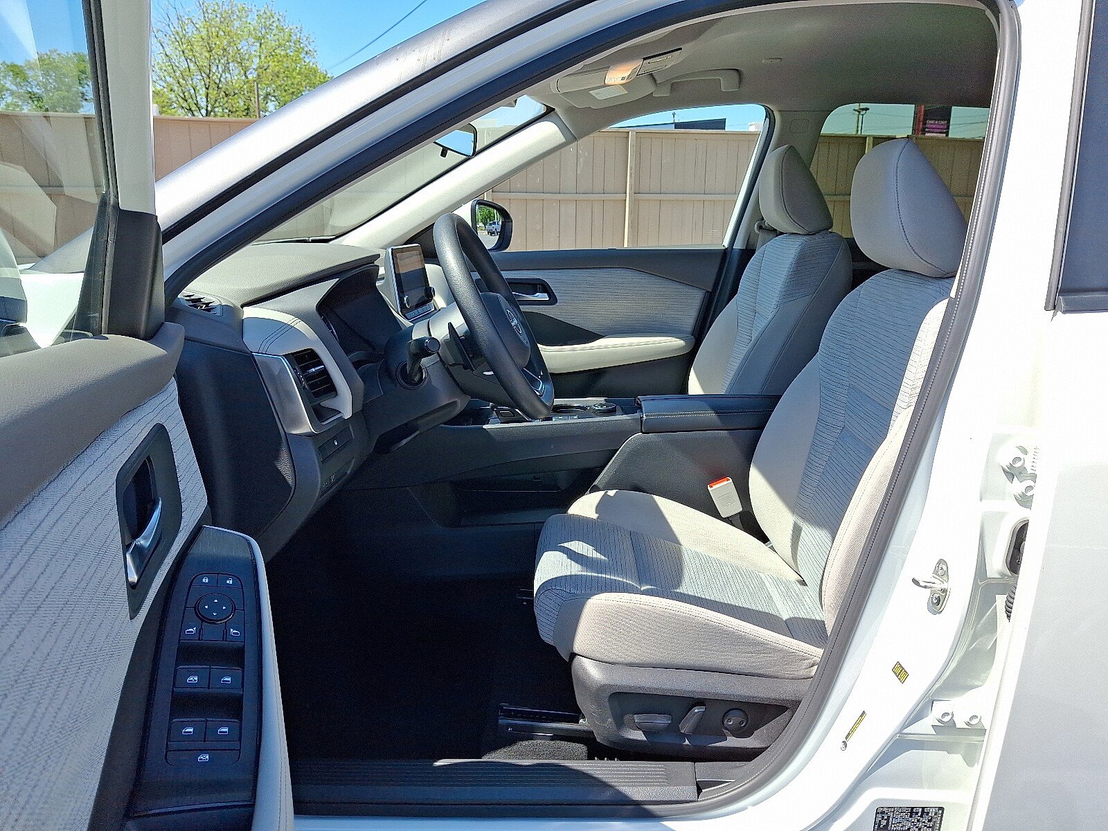 Used 2023 Nissan Rogue SV AWD/4WD image 15