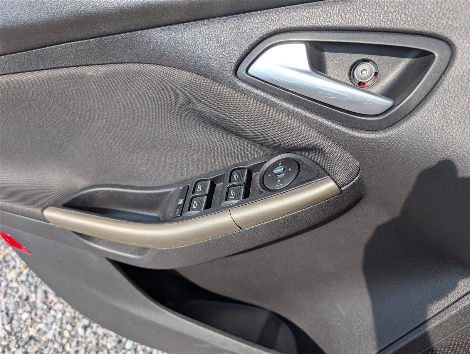Used 2012 Ford Focus SEL FWD image 15