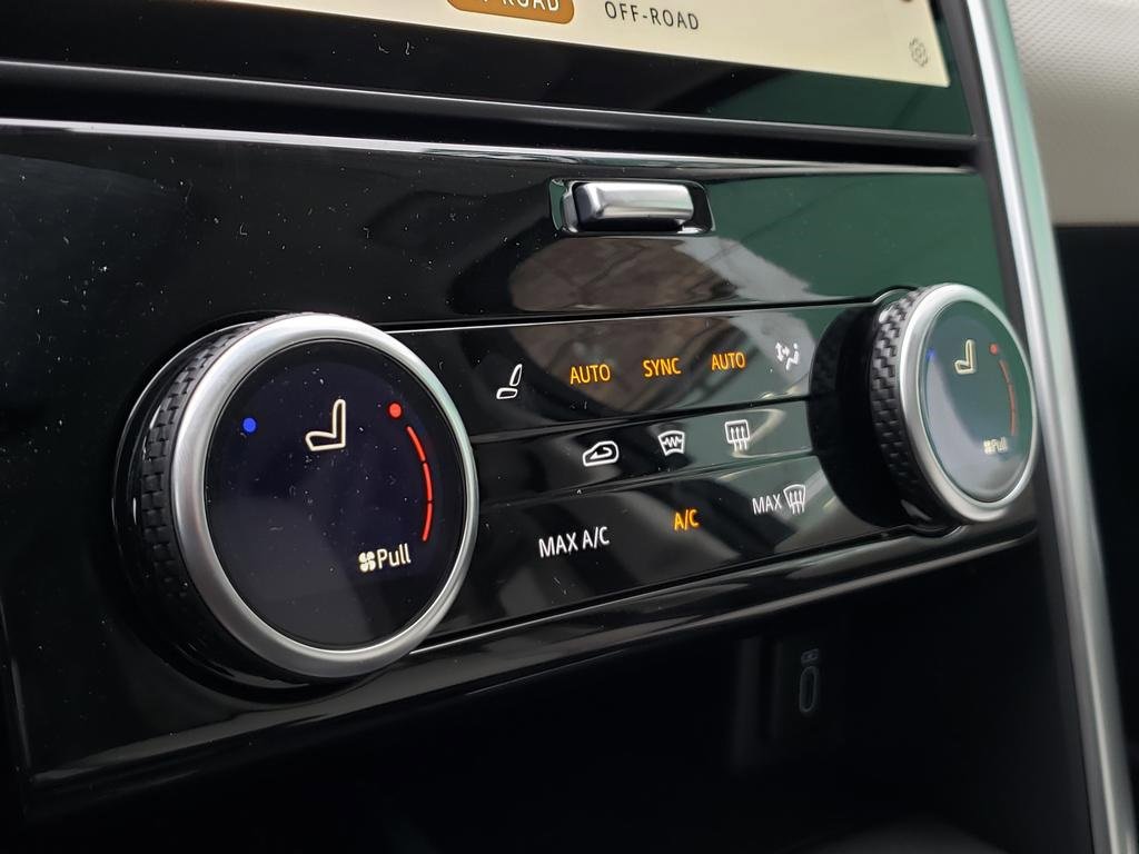 New 2026 Land Rover Discovery Limited Edition image 25