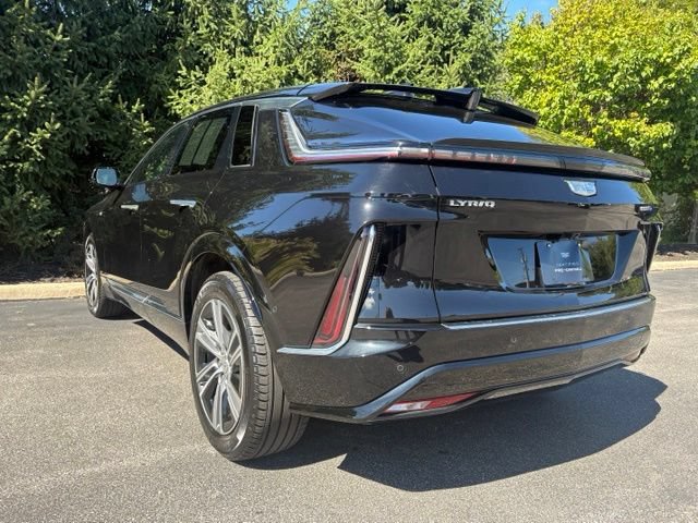 Used 2025 Cadillac Lyriq Luxury w/ LPO, Floor Liner Package AWD/4WD image 3