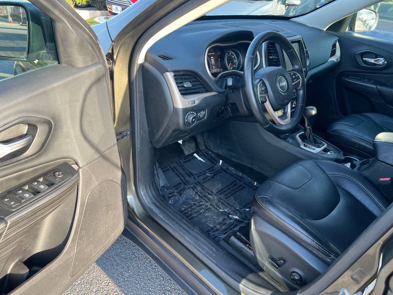 Used 2015 Jeep Cherokee Limited AWD/4WD image 15