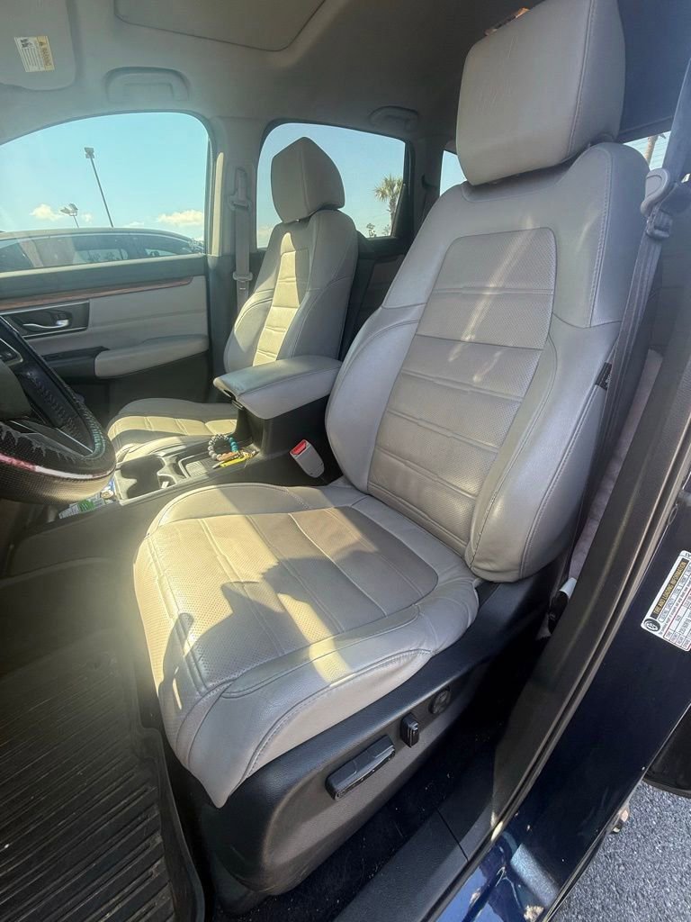Used 2018 Honda CR-V Touring image 2