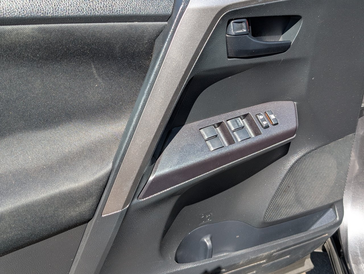 Used 2017 Toyota RAV4 LE w/ Carpet Mat Package FWD image 15