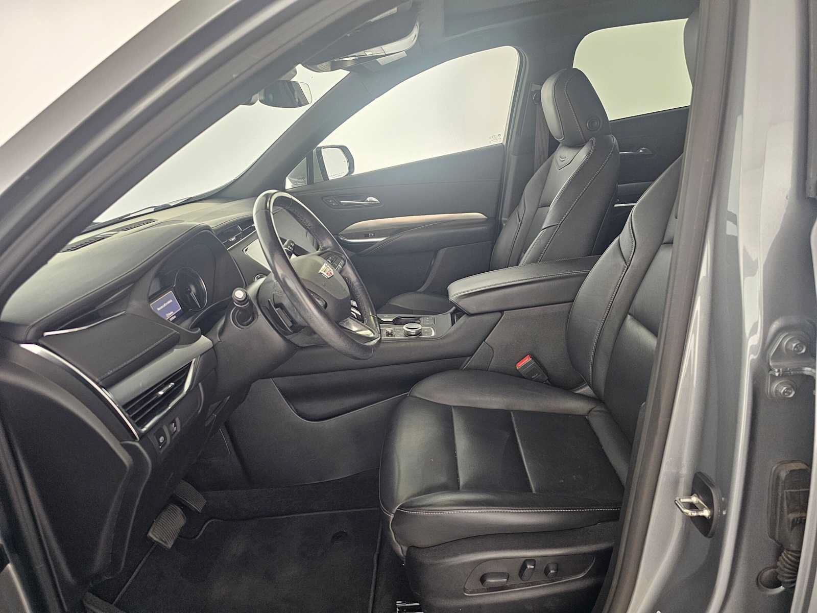 Used 2023 Cadillac XT4 Premium Luxury FWD image 20