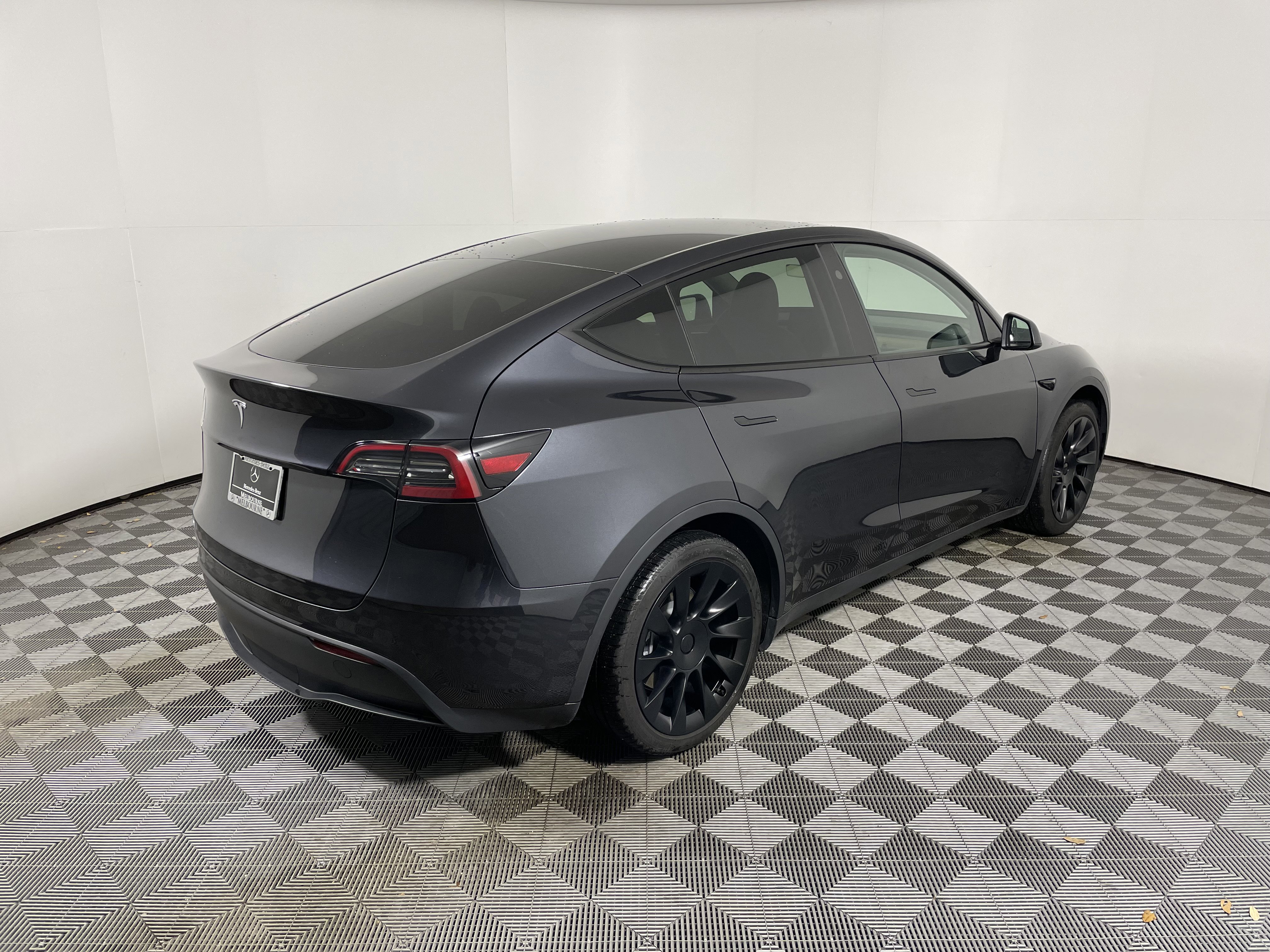 Used 2024 Tesla Model Y 2WD image 5