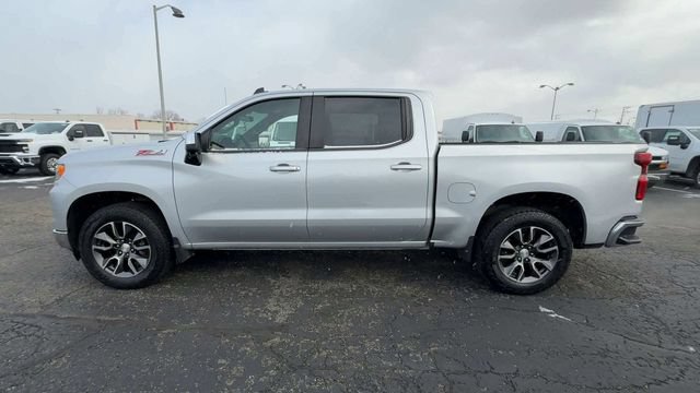 Used 2022 Chevrolet Silverado 1500 LT AWD/4WD image 5