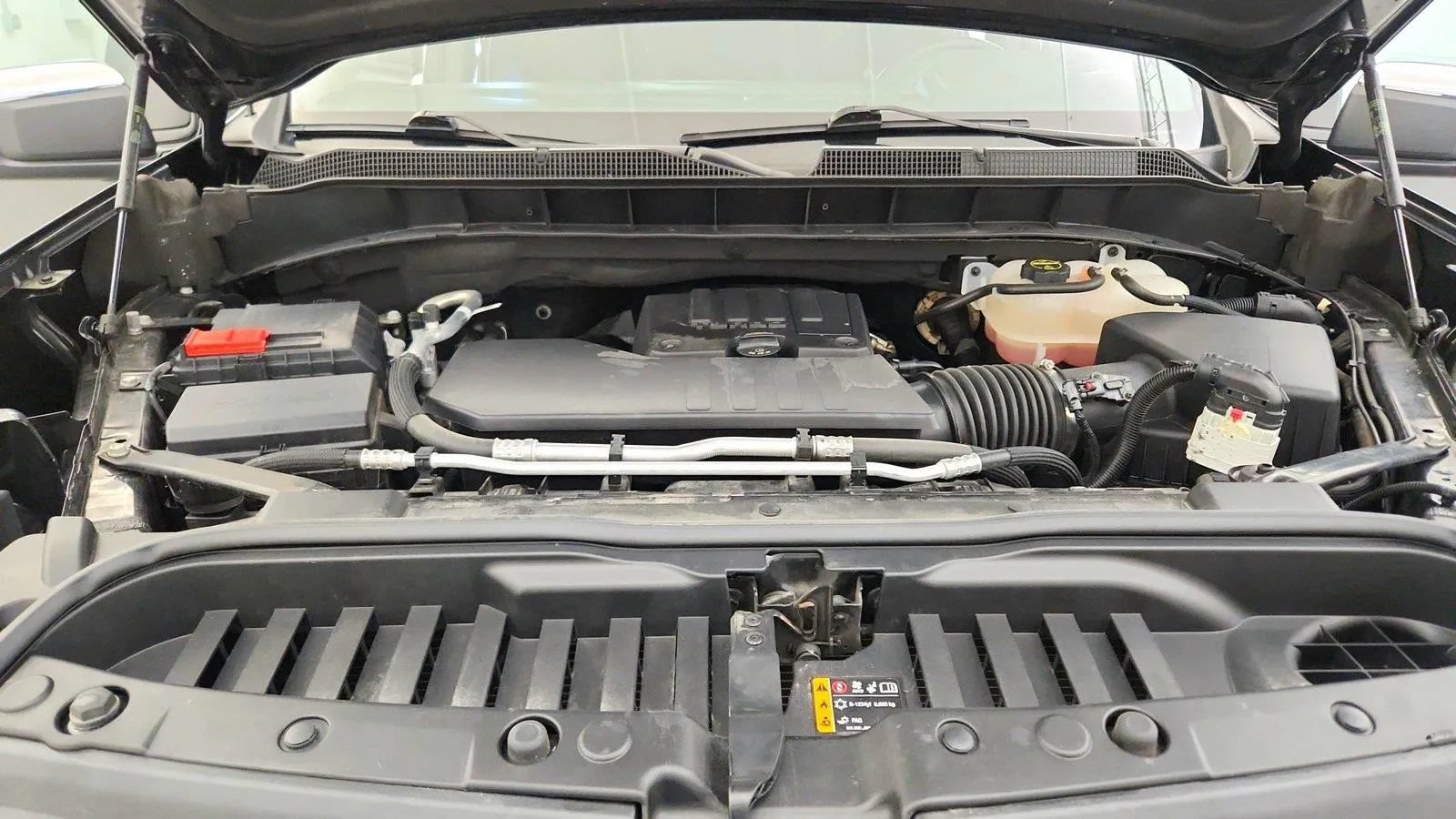 Used 2024 Chevrolet Silverado 1500 LT AWD/4WD image 39