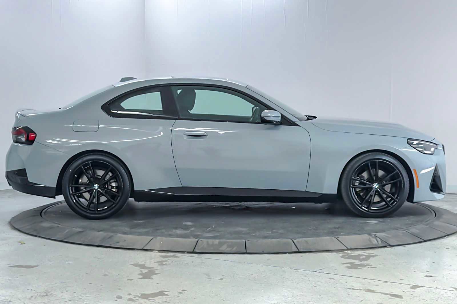 Used 2023 BMW 230i Coupe w/ M Sport Package image 8