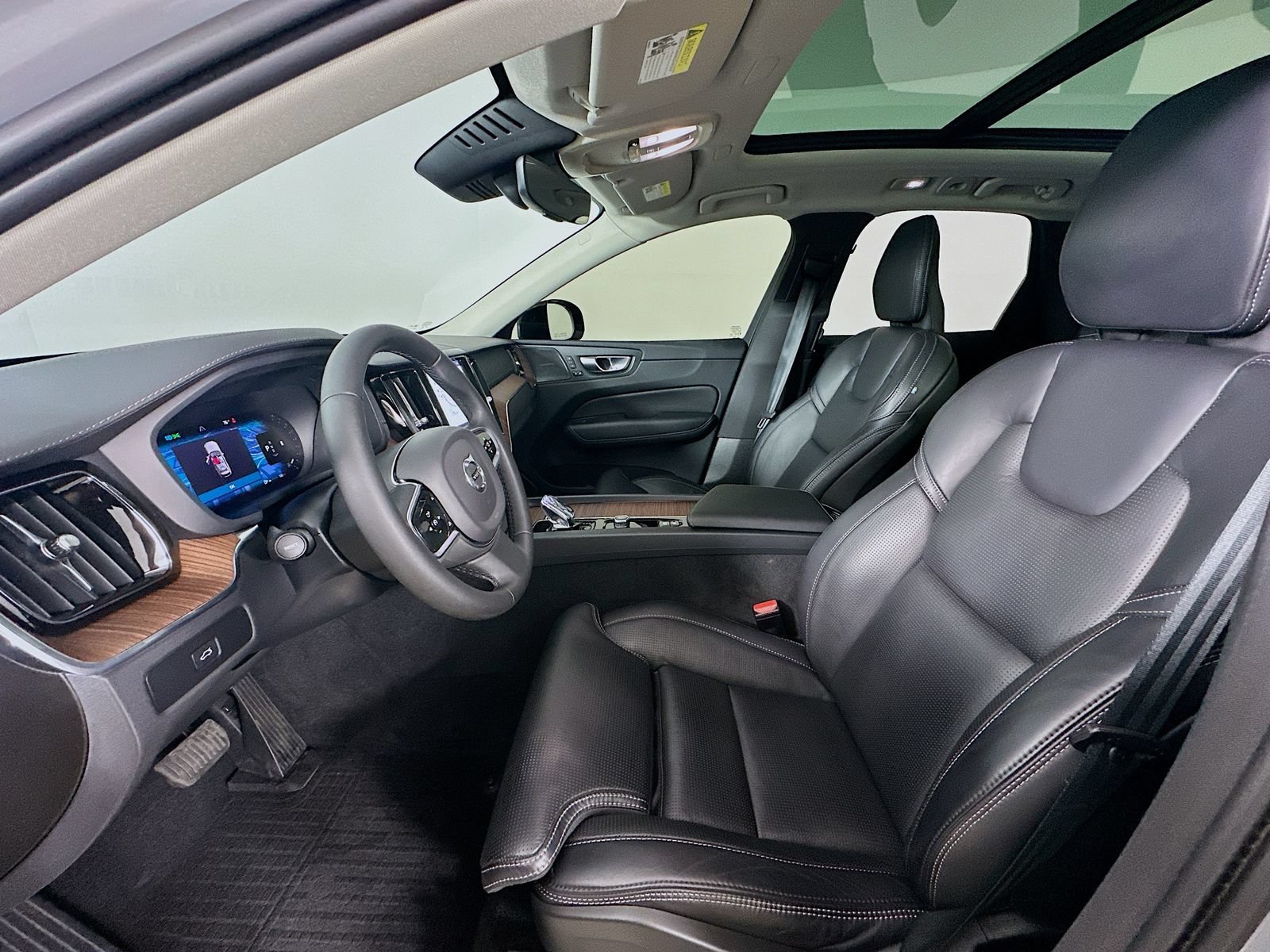 Used 2024 Volvo XC60 B5 Ultimate w/ Protection Package Premier AWD/4WD image 32