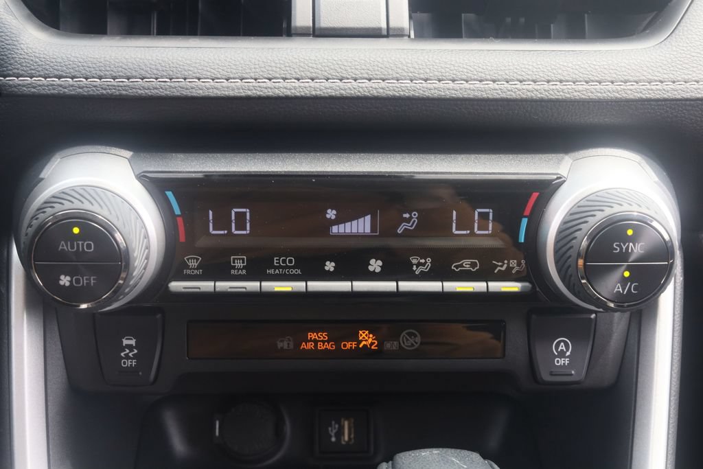 Used 2025 Toyota RAV4 XLE AWD/4WD image 23
