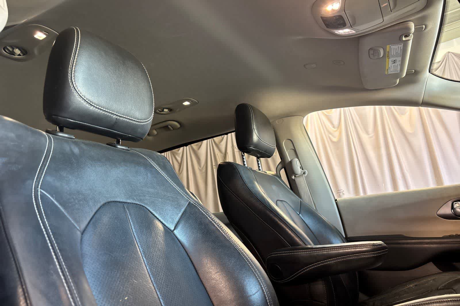 Used 2022 Chrysler Pacifica Touring-L FWD image 20