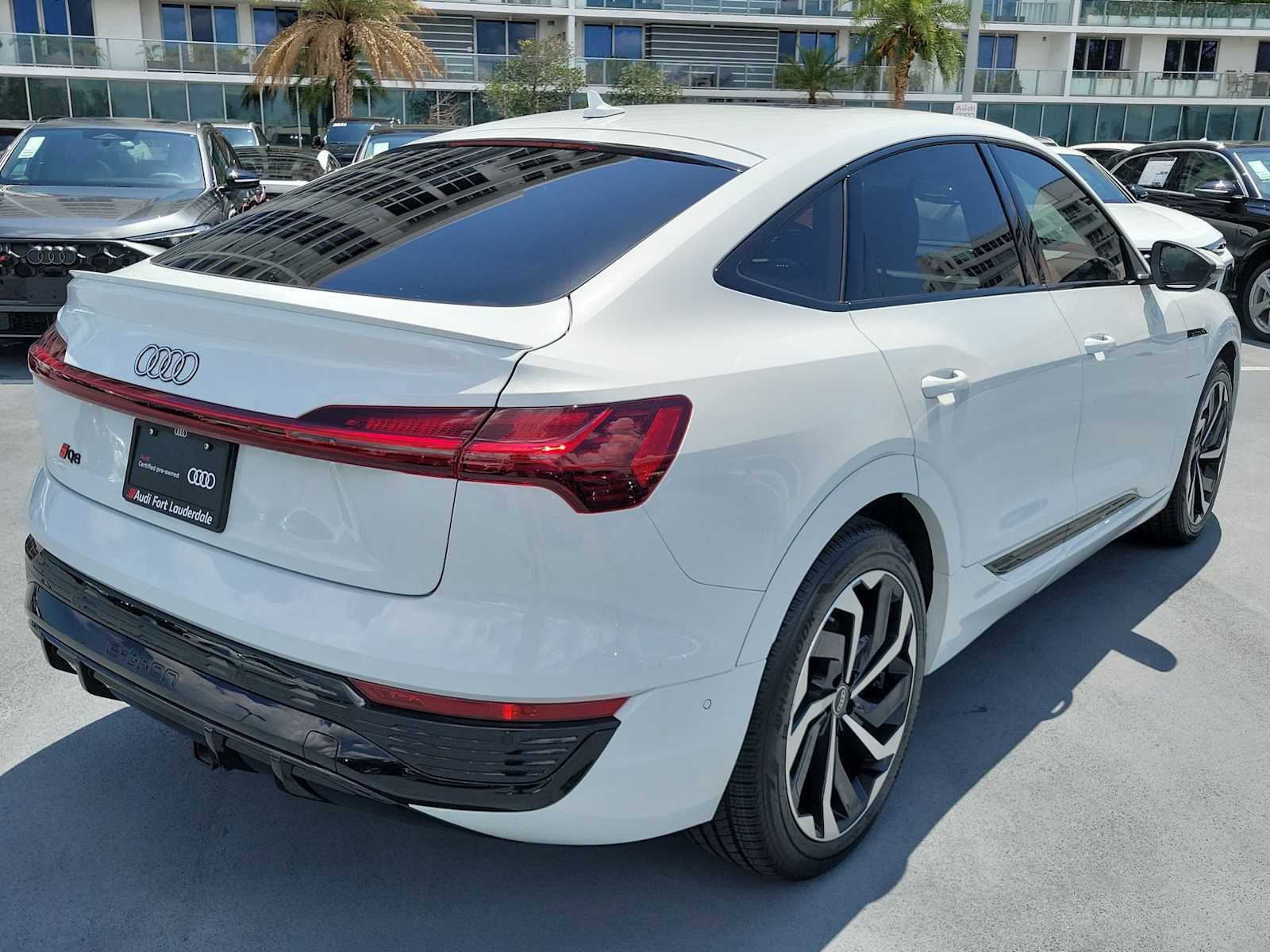 Certified 2024 Audi Q8 e-tron Premium Plus w/ Premium Plus Package AWD/4WD image 6