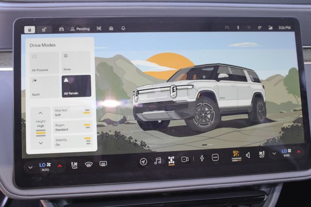 Used 2025 Rivian R1S Adventure AWD/4WD image 25