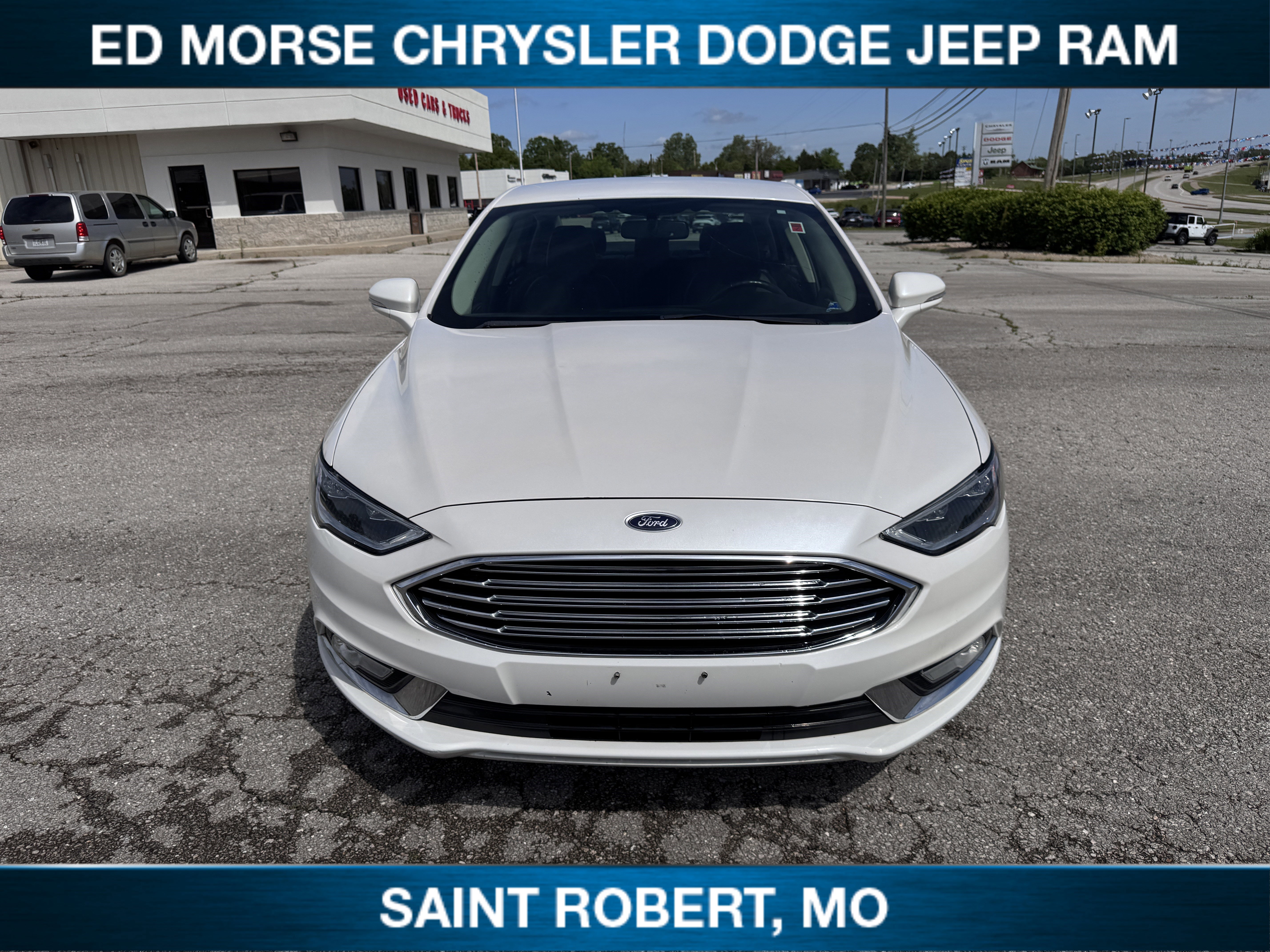 Used 2017 Ford Fusion SE w/ Fusion SE Technology Package FWD image 2