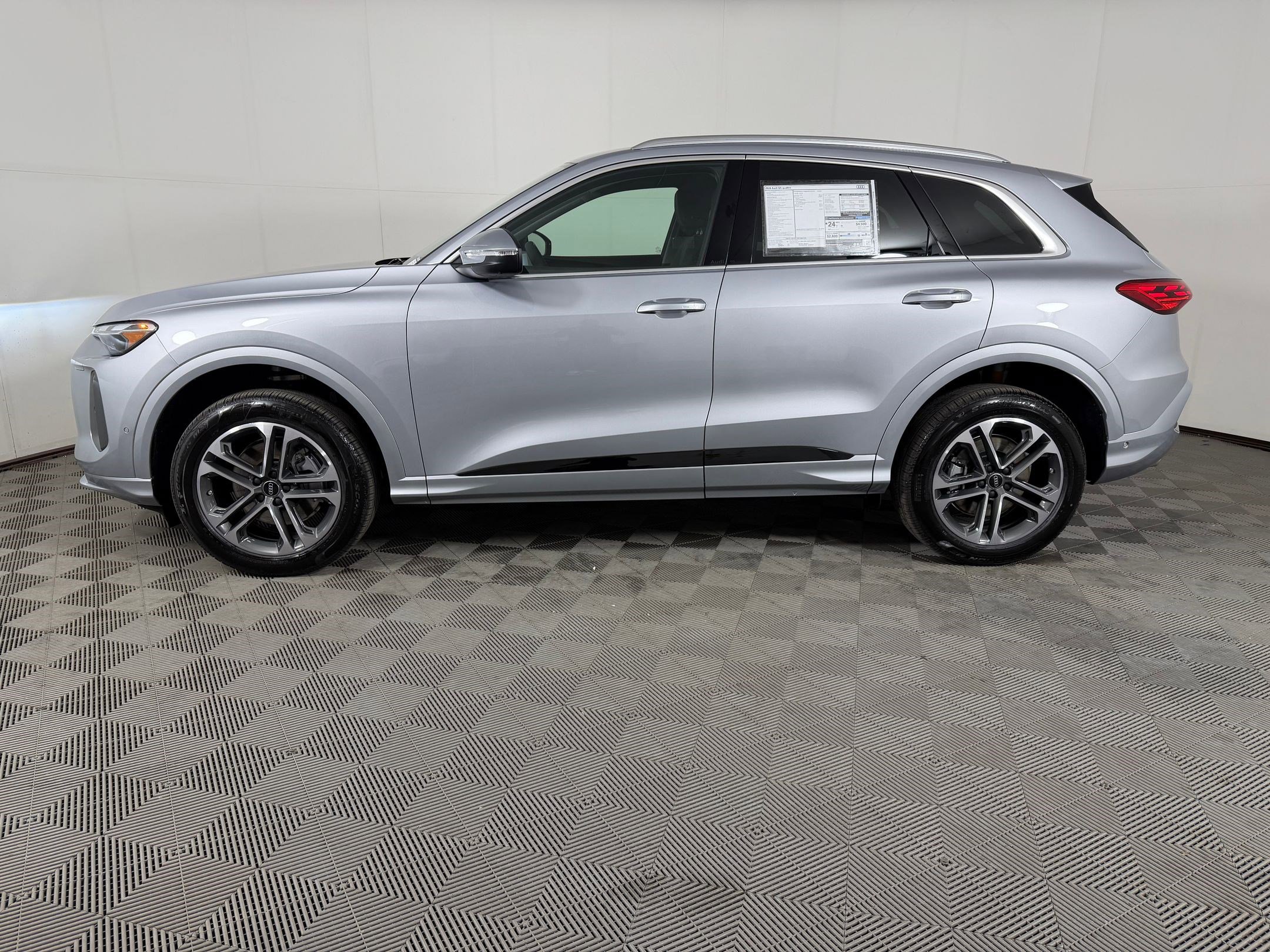 New 2026 Audi Q5 Premium AWD/4WD image 2