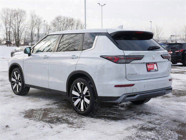 New 2026 Mitsubishi Outlander SE image 2