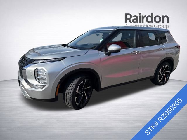 Used 2024 Mitsubishi Outlander SE image 3