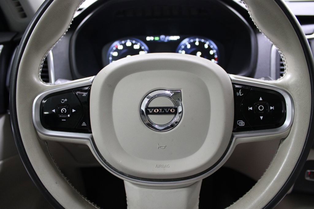 Used 2020 Volvo XC90 T6 Momentum AWD/4WD image 23