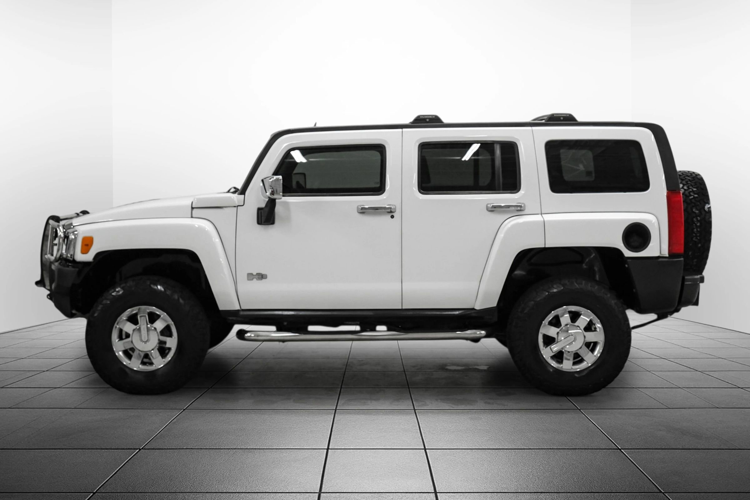 Used 2010 HUMMER H3 Luxury w/ Appearance Package AWD/4WD image 11