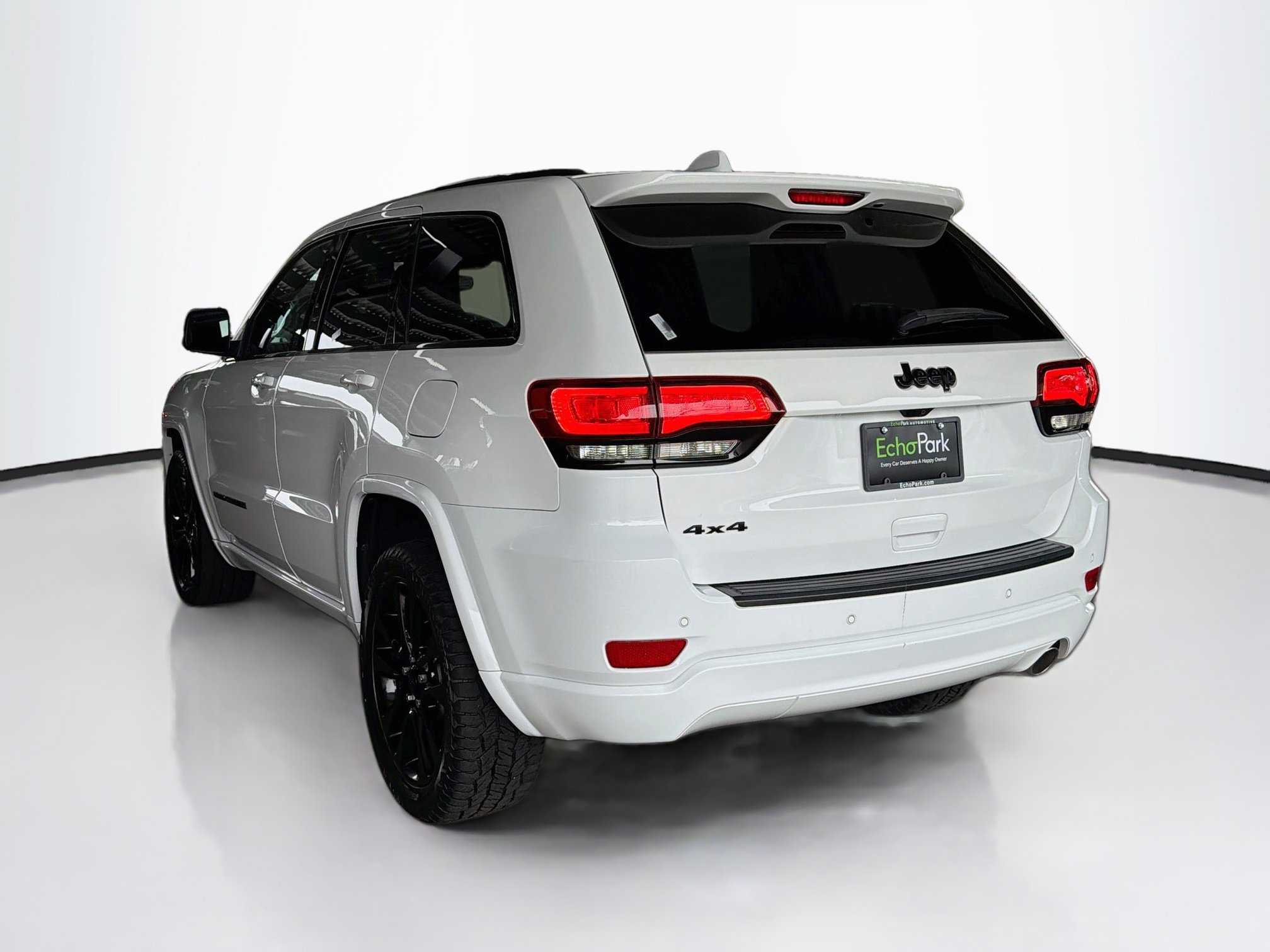 Used 2019 Jeep Grand Cherokee Altitude AWD/4WD image 5