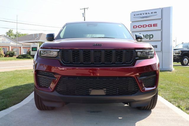 New 2025 Jeep Grand Cherokee Altitude w/ Trailer Tow Package image 5