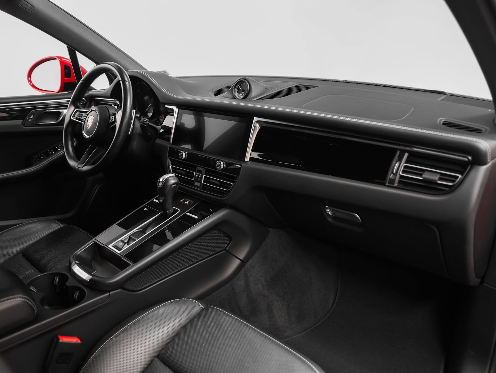Certified 2023 Porsche Macan AWD/4WD image 24