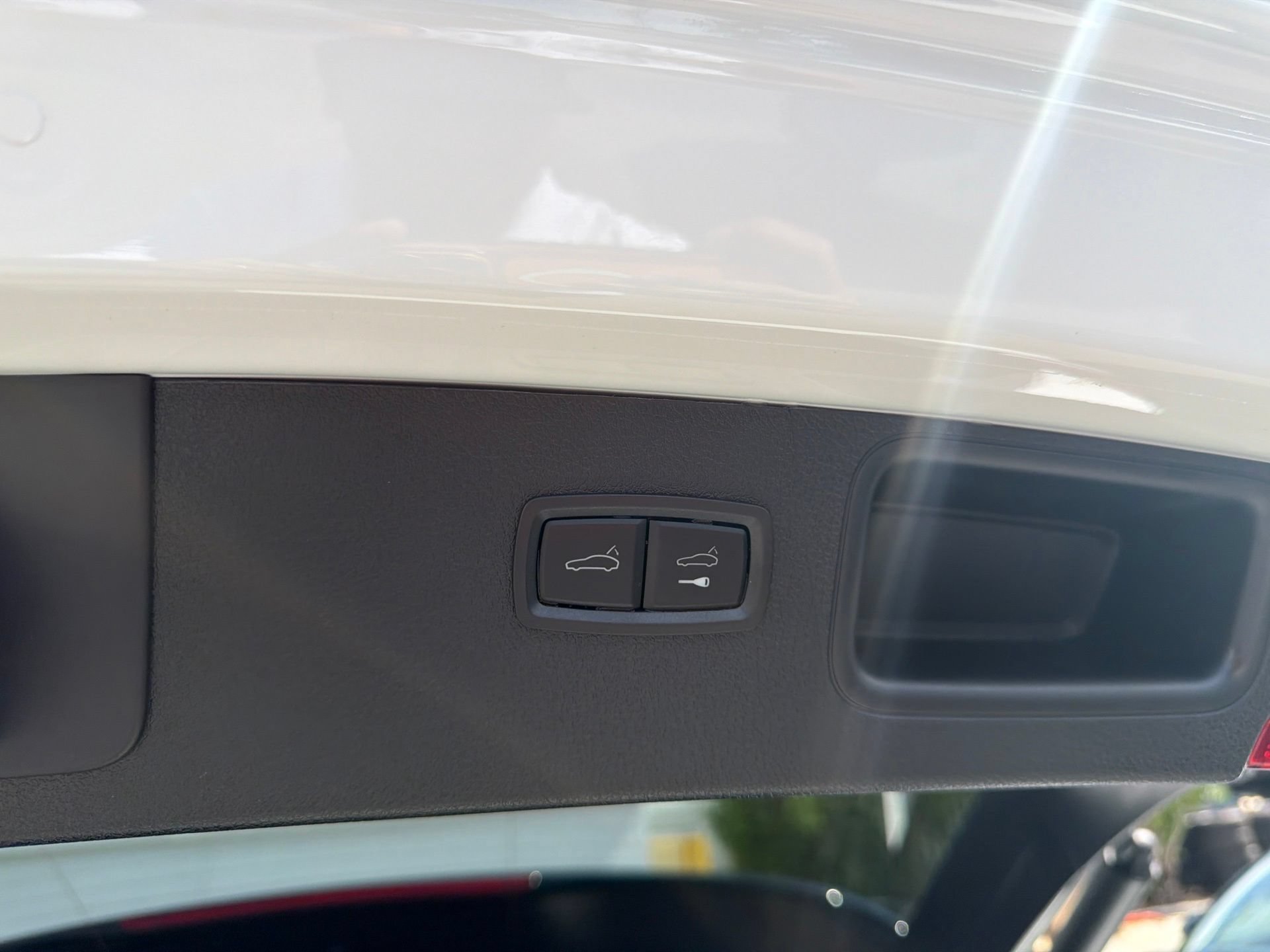 Used 2025 Porsche Macan AWD/4WD image 18