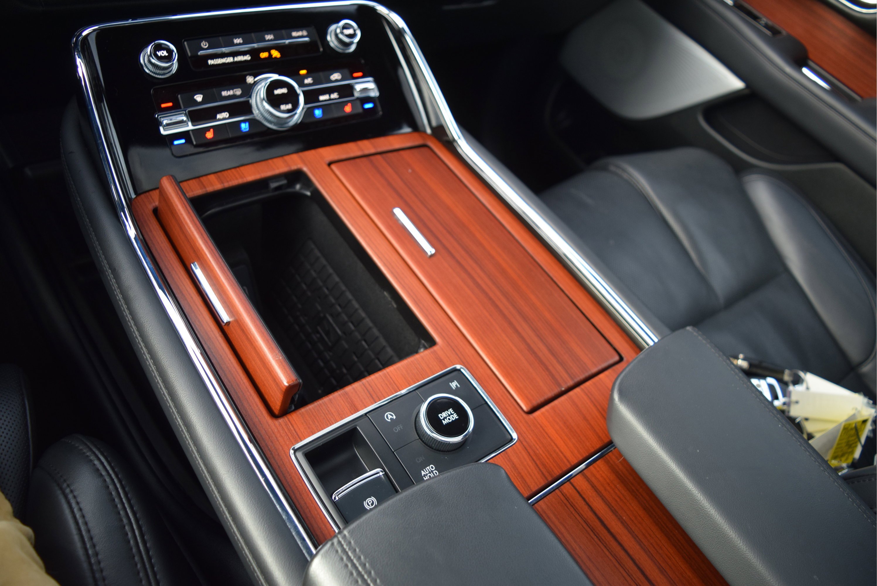 Used 2024 Lincoln Navigator L Reserve image 18