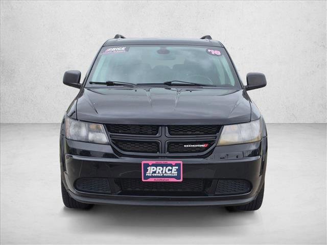 Used 2018 Dodge Journey SE w/ Connectivity Group FWD image 2