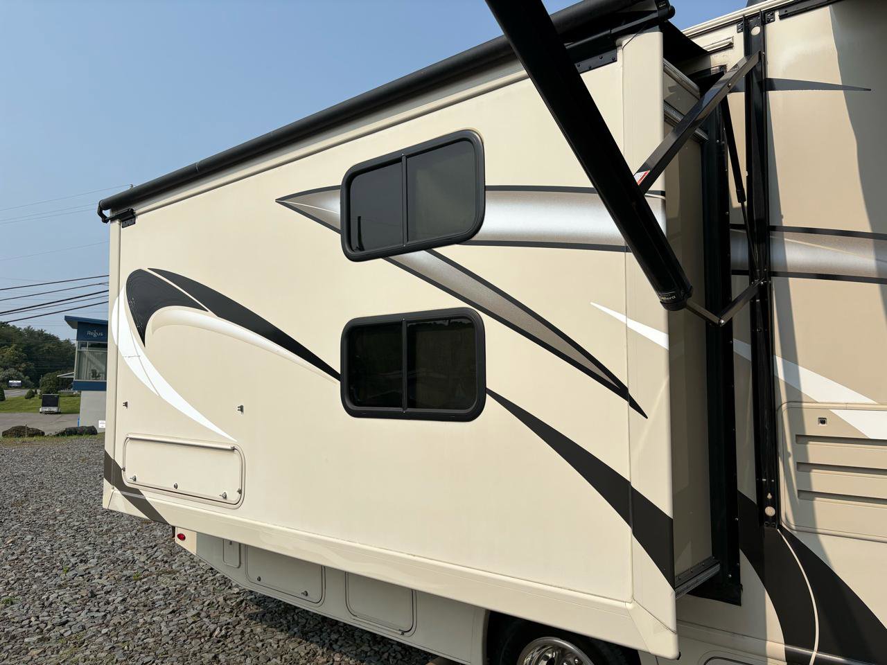 Used 2018 Ford E-450 and Econoline 450 Super Duty w/ Motorhome Prep Package RWD image 15