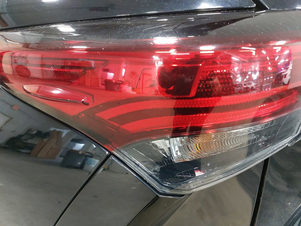 Used 2023 Toyota Highlander LE AWD/4WD image 35
