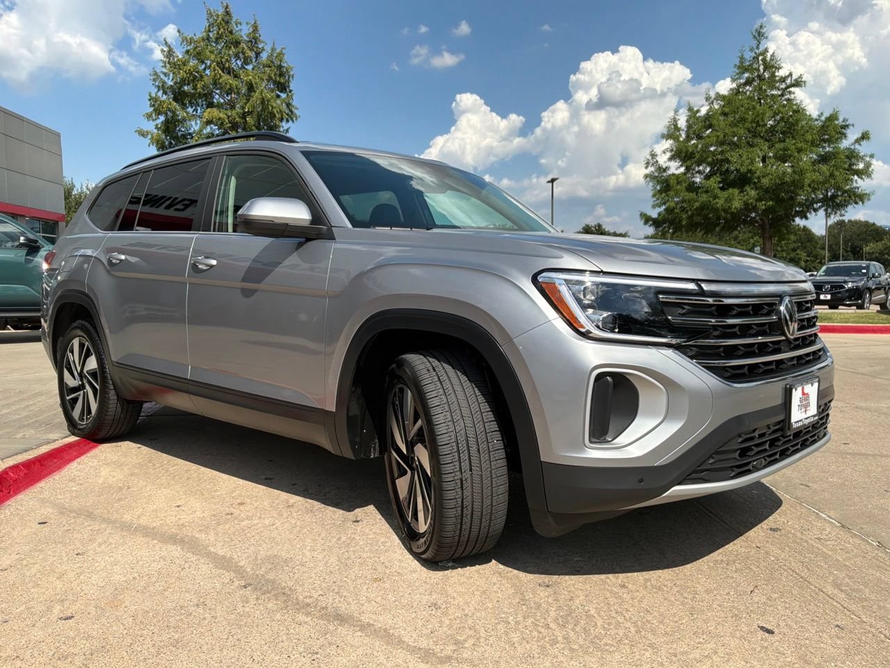 Used 2026 Volkswagen Atlas SE FWD image 4