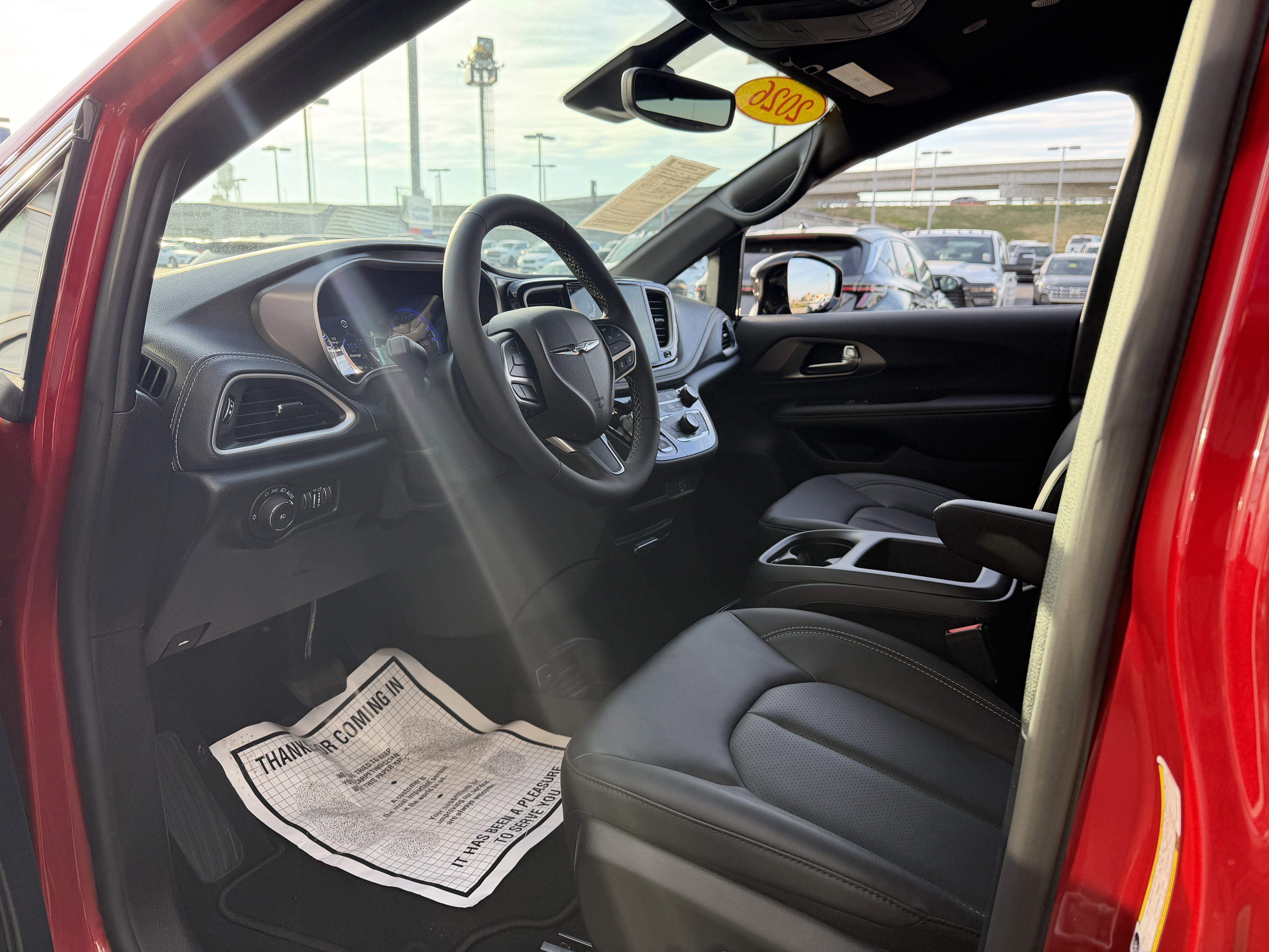 Used 2026 Chrysler Pacifica Select image 28