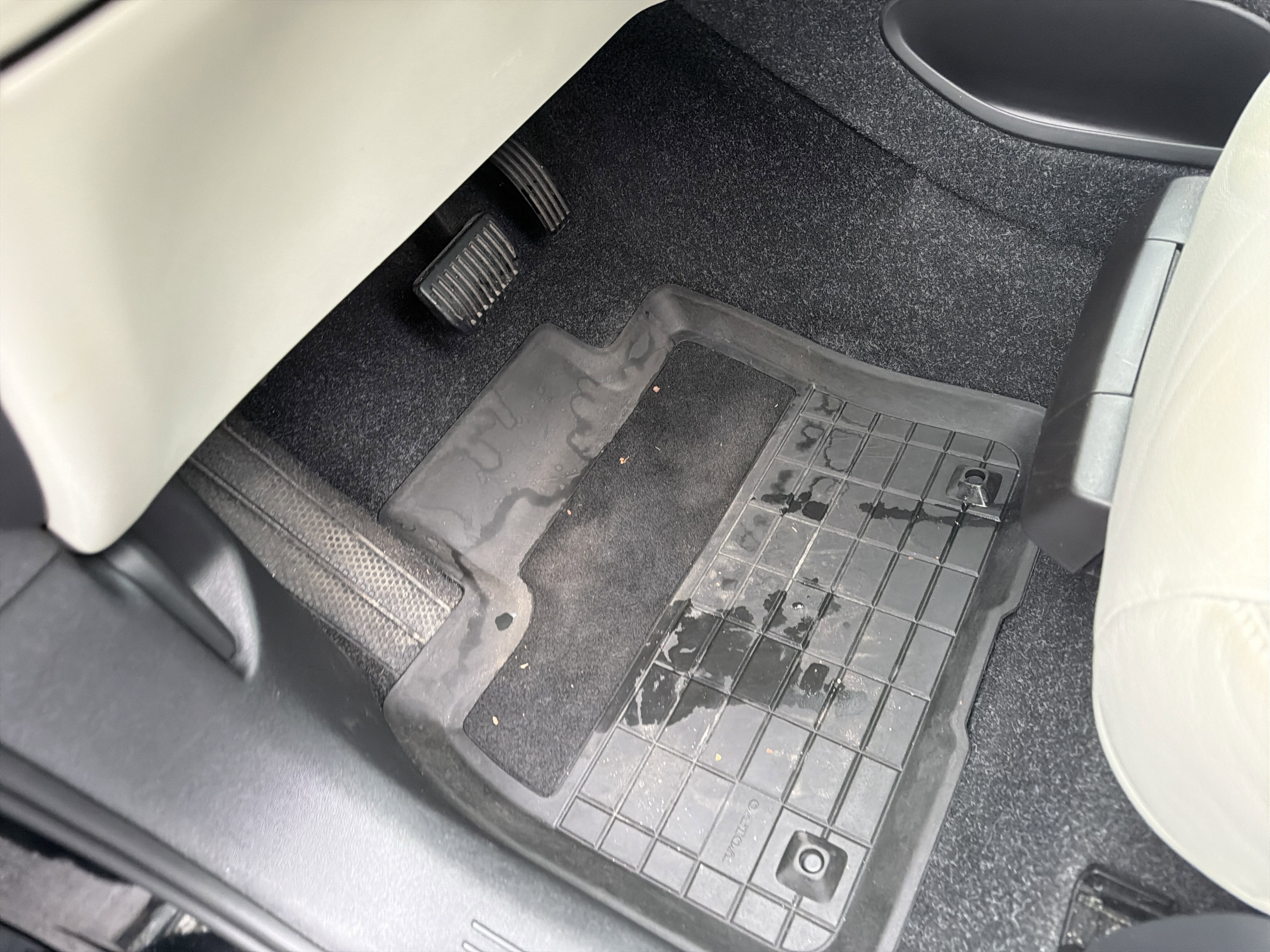 Used 2020 Volvo XC40 T5 Momentum w/ Protection Package Premier image 17