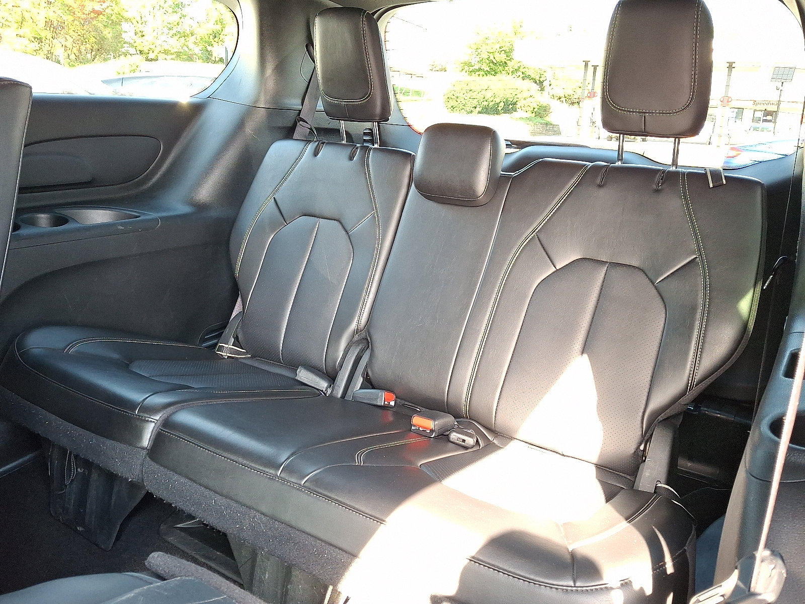 Used 2024 Chrysler Pacifica Limited FWD image 11