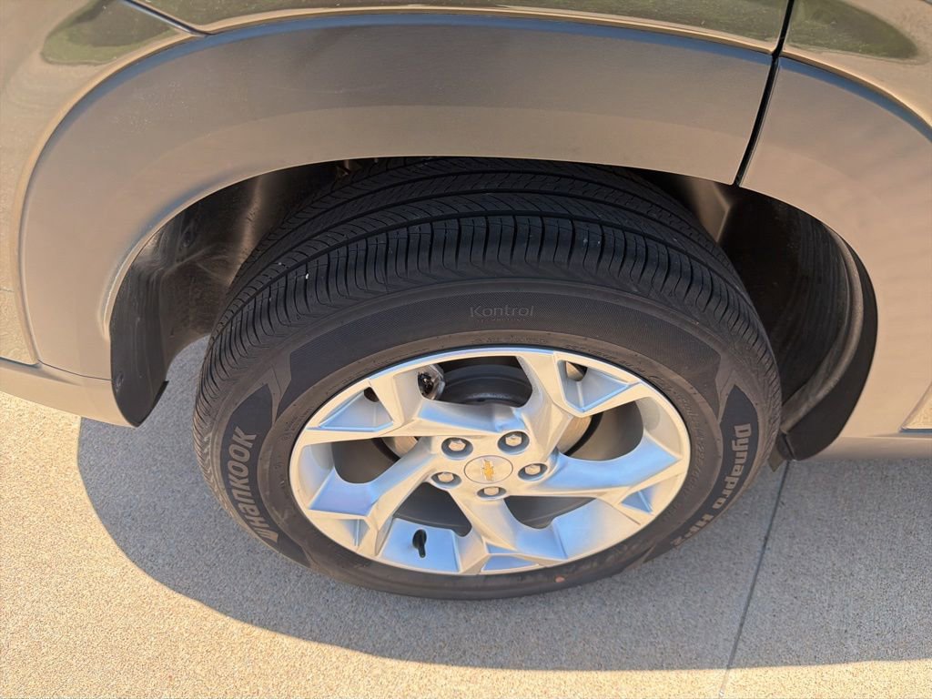 Used 2024 Chevrolet Trax LS w/ LS Convenience Package FWD image 11