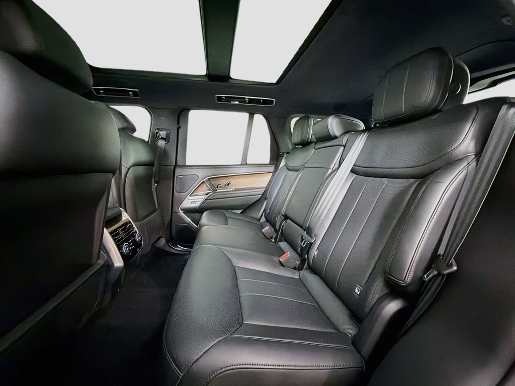 Certified 2025 Land Rover Range Rover SE AWD/4WD image 26