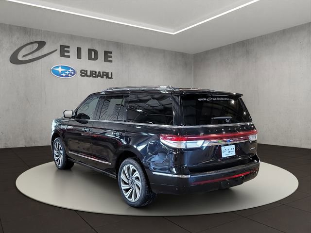 Used 2024 Lincoln Navigator Reserve image 3
