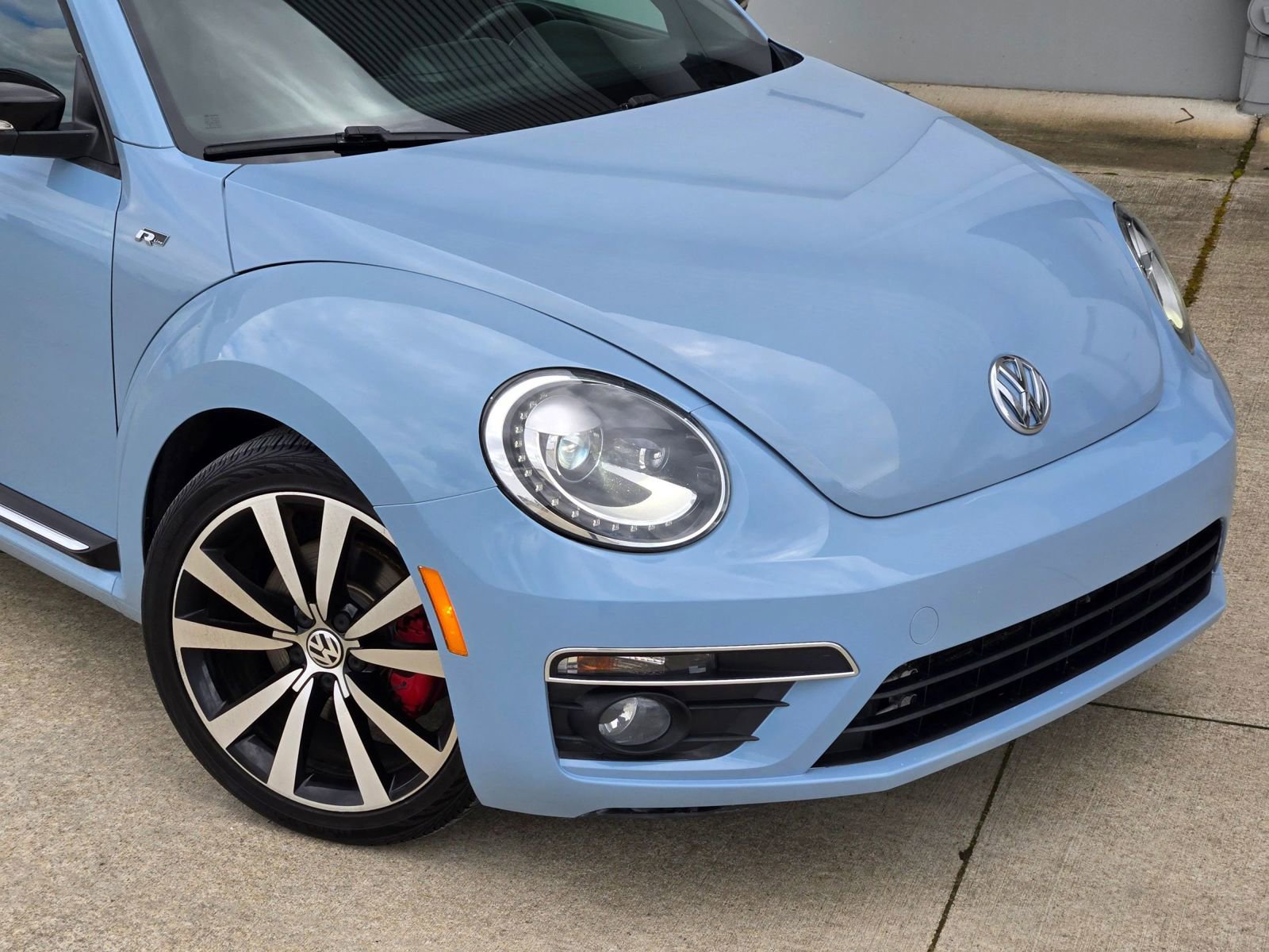 Used 2015 Volkswagen Beetle R-Line FWD image 40
