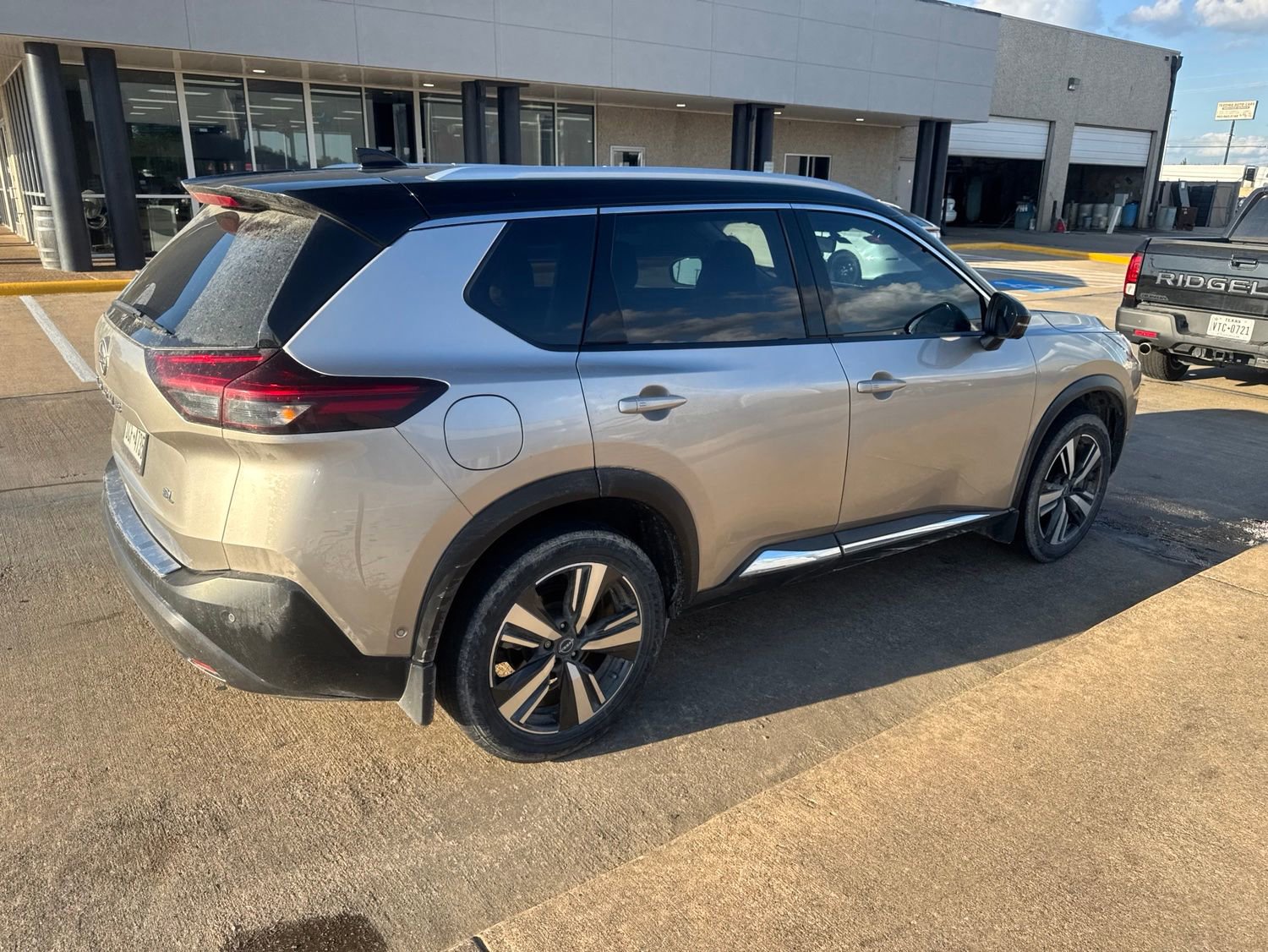 Used 2022 Nissan Rogue SL w/ SL Premium Package FWD image 6
